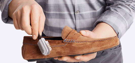 Hoe maak je suède loafers schoon?