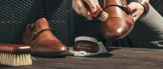 Hoe maak je leren schoenen schoon?